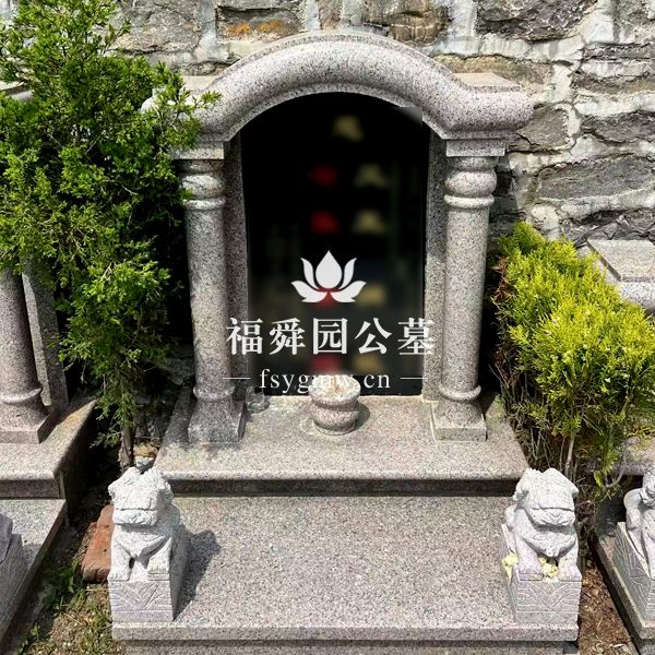 经典双穴立碑